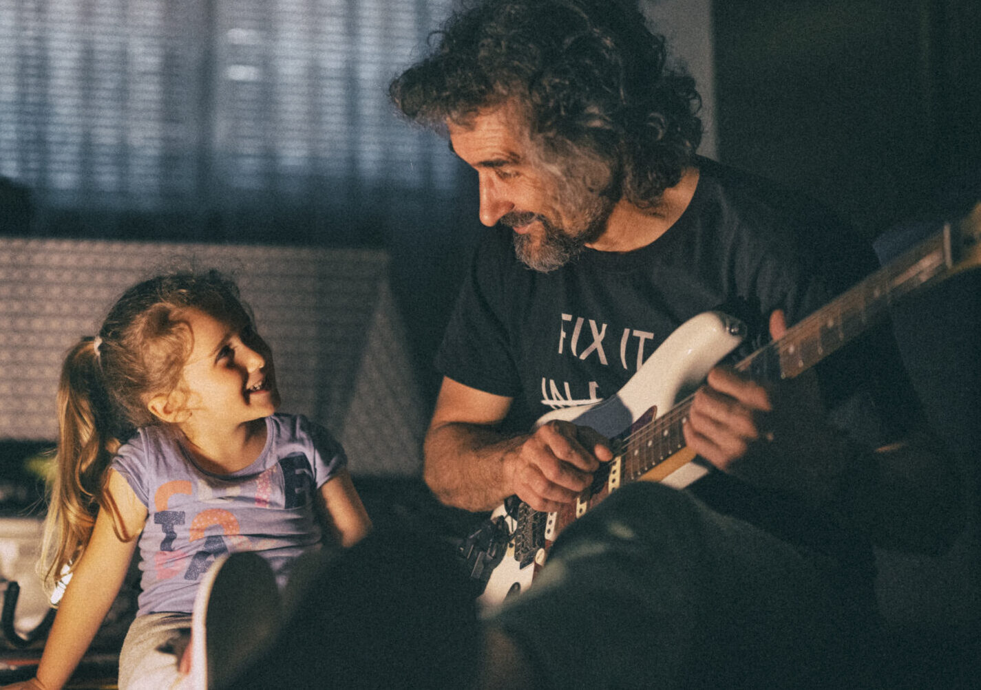 Ist Ihr Kind in der Nacht aktiv? Rebecca Zaremba ist Kinderschlafberaterin und unterstützt Eltern.